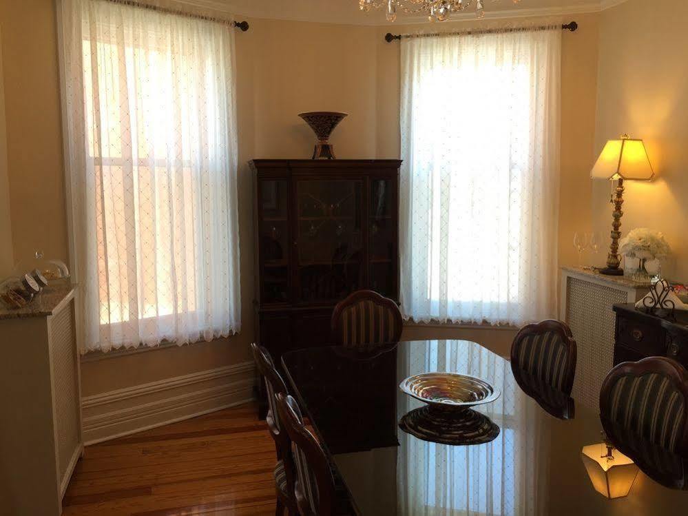 The Century House Bed And Breakfast Оттава Экстерьер фото